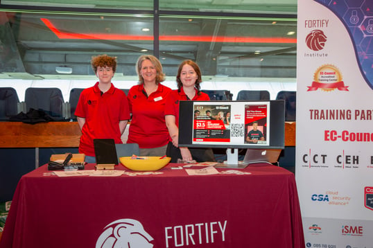 Esme, Jan & Romy at the Fortify Institute stand at Zerodays CTF